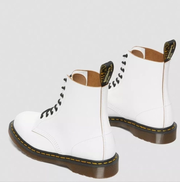 Dr. Martens White Leather Lace-Up Boots. Men 7/Women 8 - Picture 3 of 4